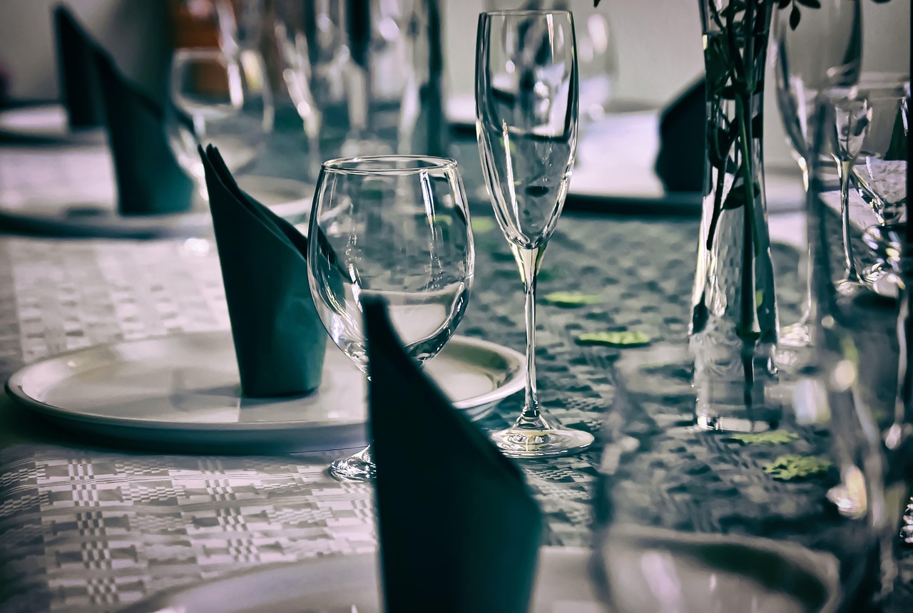 Guida alla scelta della tavola perfetta: atmosfera e sapori per la grande festa