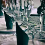 Guida alla scelta della tavola perfetta: atmosfera e sapori per la grande festa