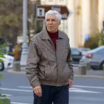 Chi sono gli anziani che osservano i cantieri?